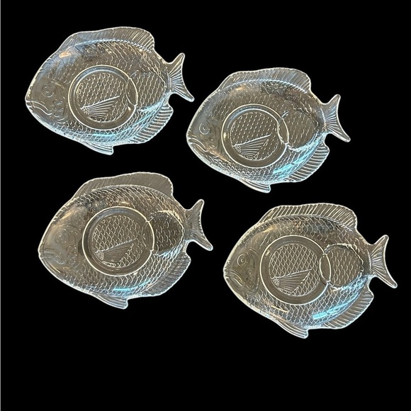 Set of 4 Vintage Clear Glass Fish Shape Appetizer Plates - Excellent Condition! - Picture 3 of 9